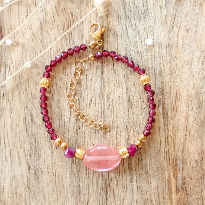 Bracelet CASSANDRE, perles naturelles de grenat et quartz fraise