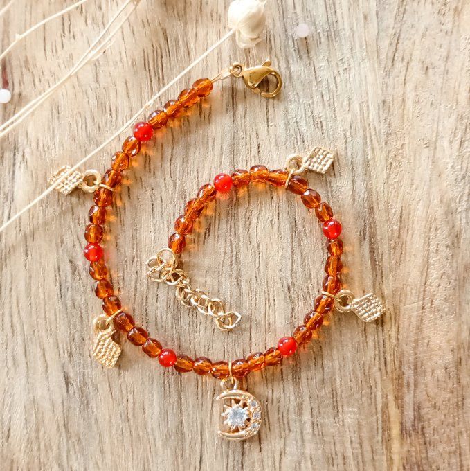 Bracelet AMBRE, perles facettées, cornaline et breloque lune