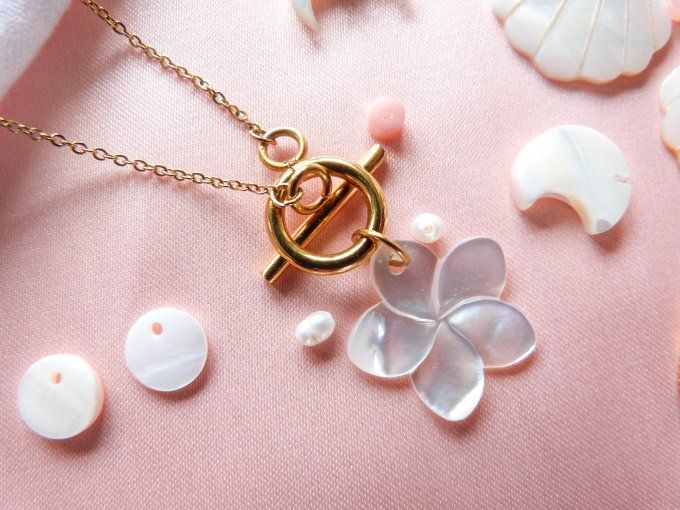 Collier MAHANA, fleur nacre