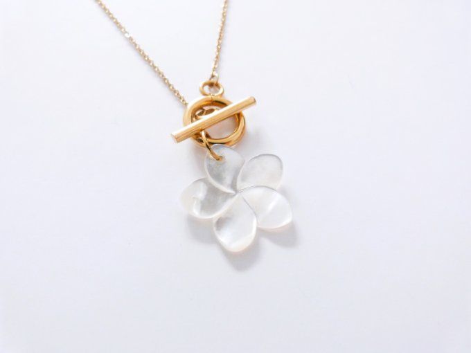Collier MAHANA, fleur nacre