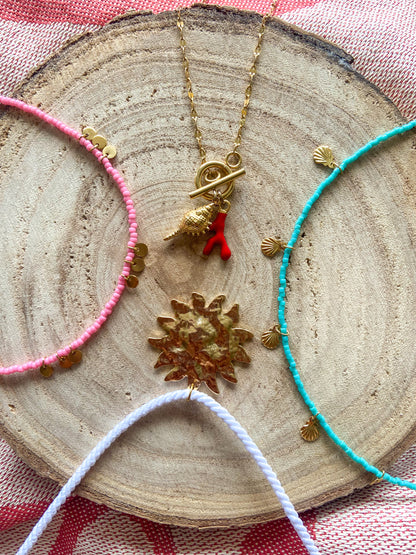 Collier LAGON, perles turquoise et breloques coquilage