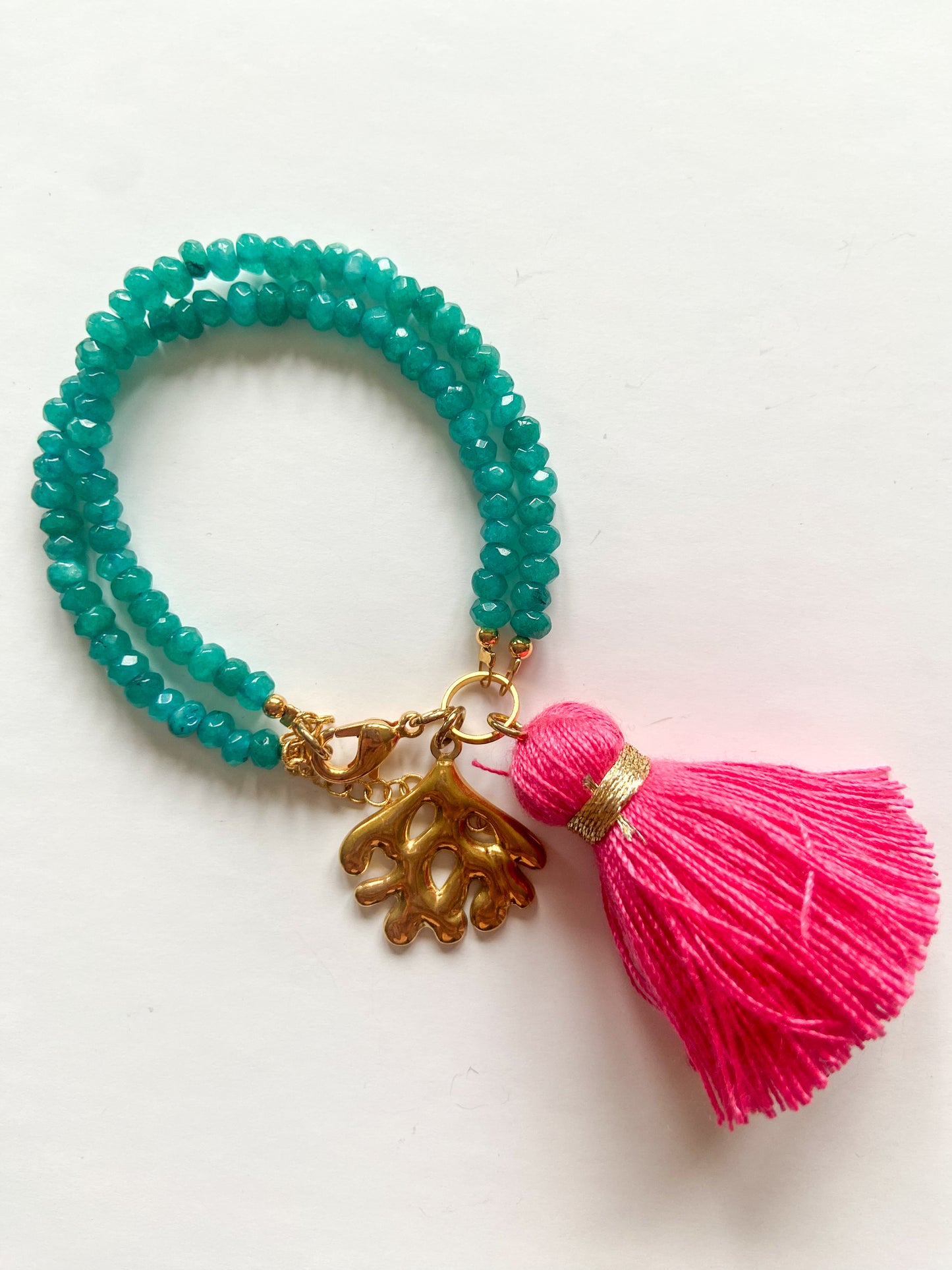Bracelet CORAL double, maxi pompon et pendentif coquillage