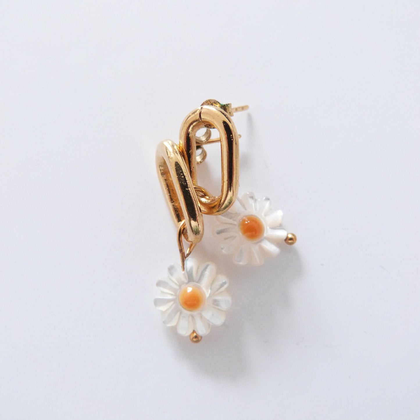 Boucles d'oreilles DAISY, fleurs en nacre