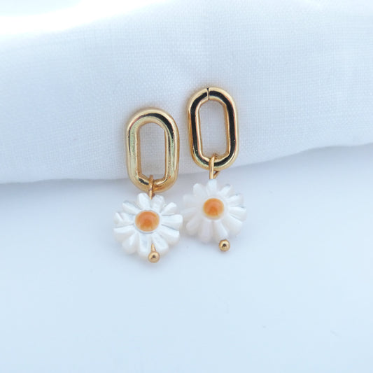 Boucles d'oreilles DAISY, fleurs en nacre