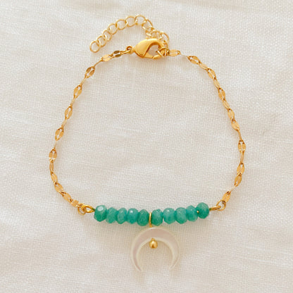 Bracelet COACHELLA, perles vert émeraude et lune en nacre